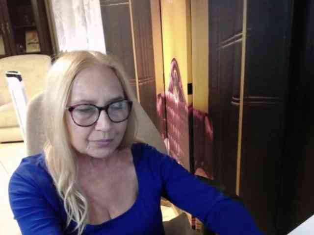 BlondeSofia webcam
