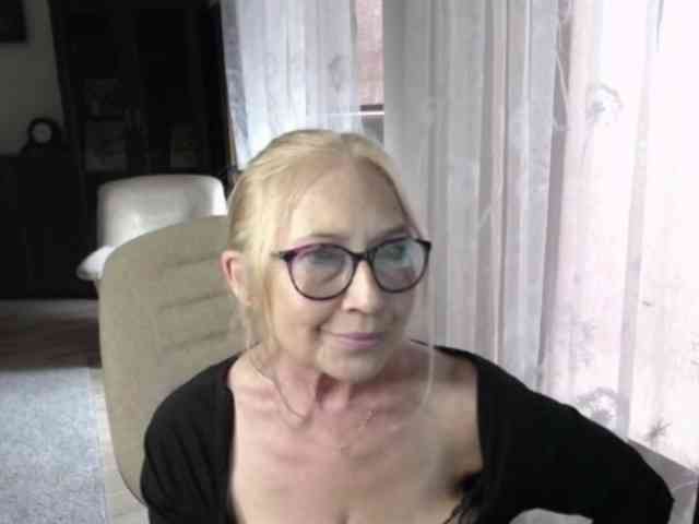 BlondeSofia webcam