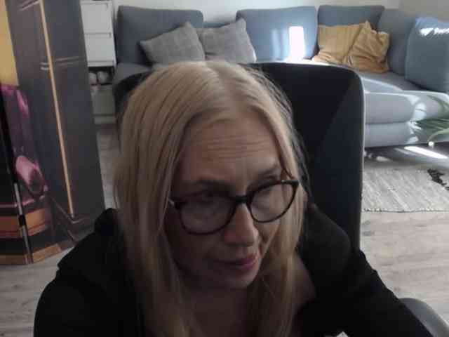 BlondeSofia webcam