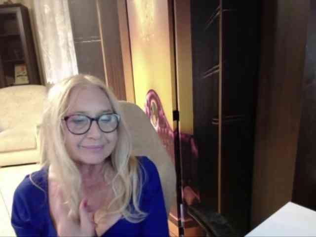 BlondeSofia webcam