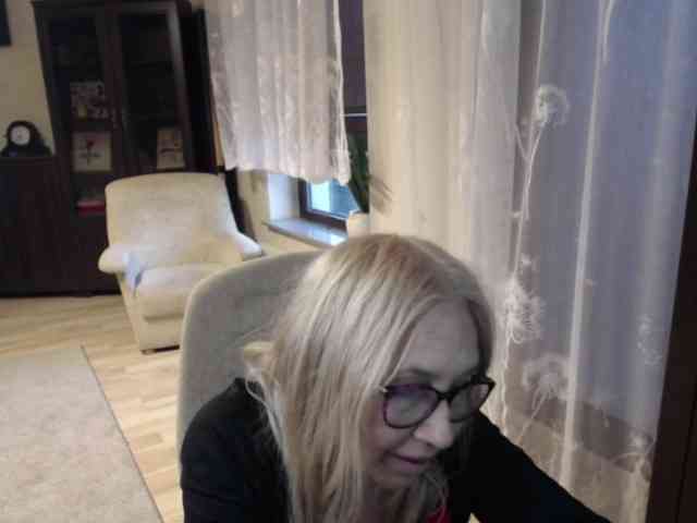 BlondeSofia webcam