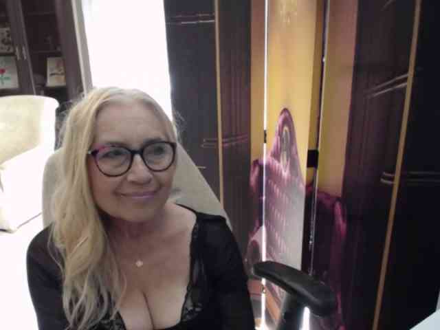 Model: BlondeSofia
