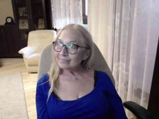 BlondeSofia webcam