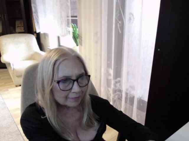 Model: BlondeSofia