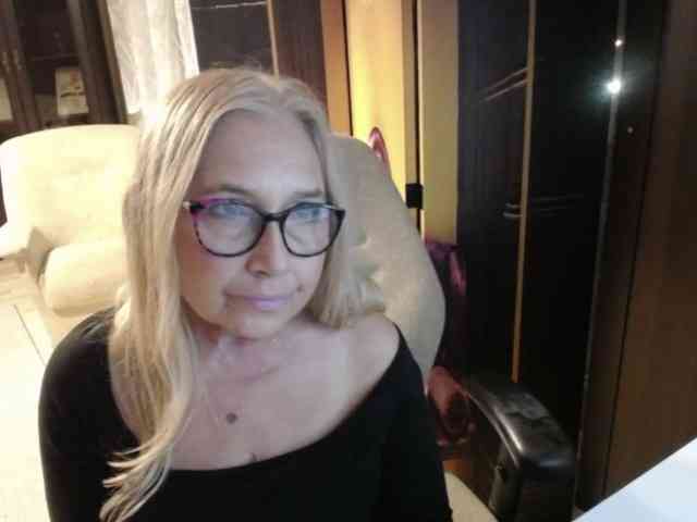 Model: BlondeSofia
