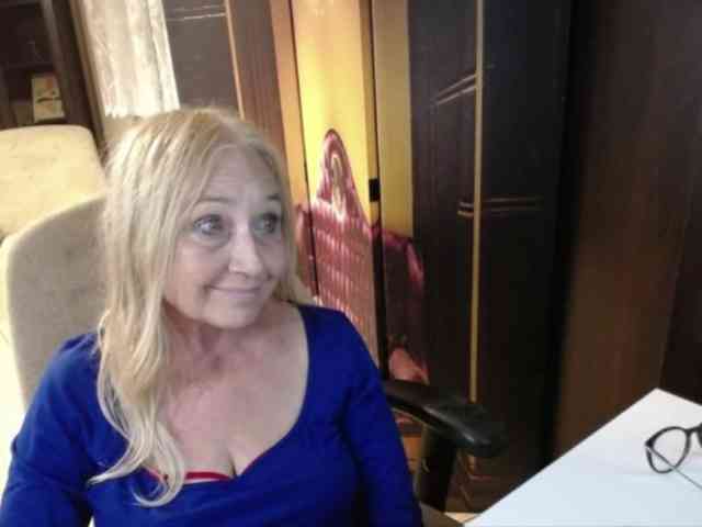 BlondeSofia webcam