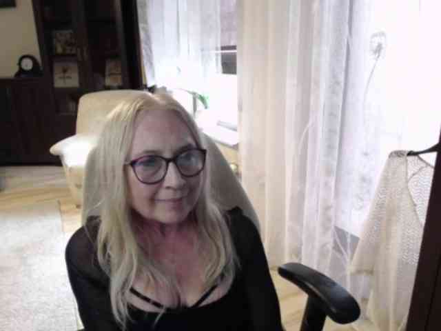 BlondeSofia webcam
