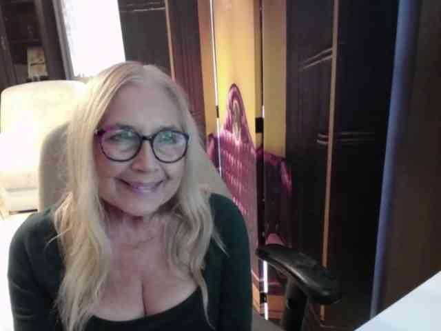 BlondeSofia webcam