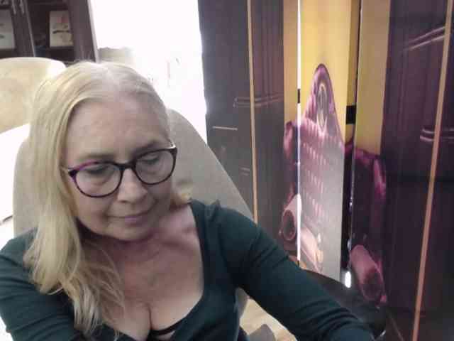 BlondeSofia webcam