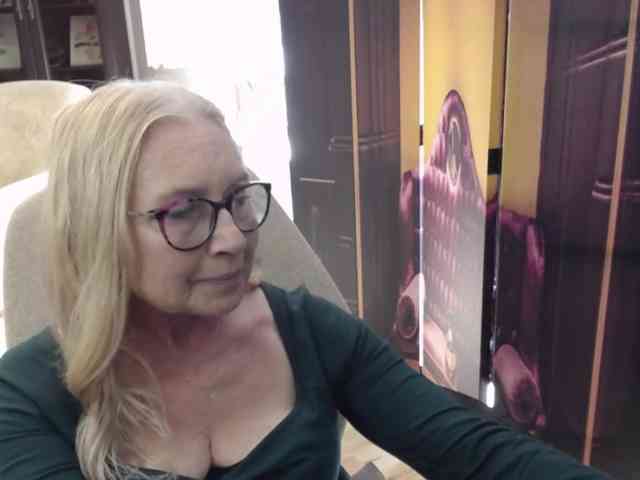 Model: BlondeSofia