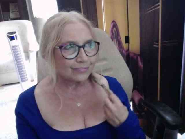 BlondeSofia webcam