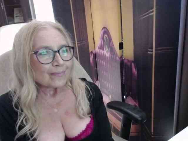 BlondeSofia webcam