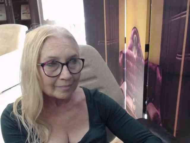 BlondeSofia webcam