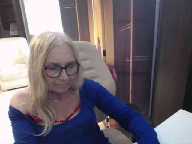 BlondeSofia webcam