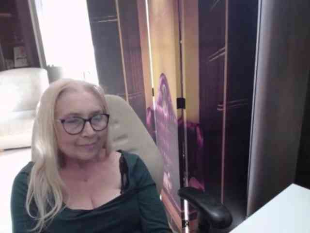 BlondeSofia webcam