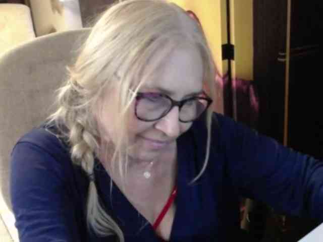 BlondeSofia webcam