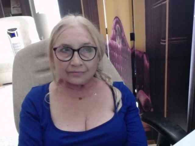 BlondeSofia webcam