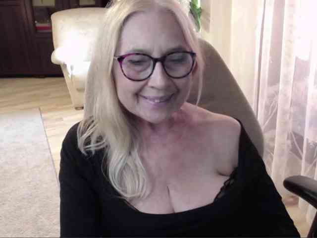 BlondeSofia webcam