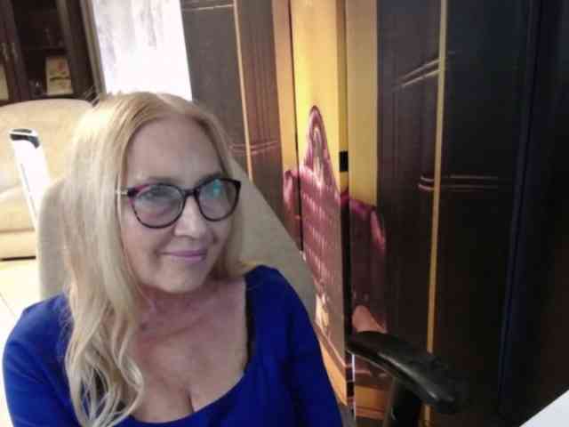 BlondeSofia webcam