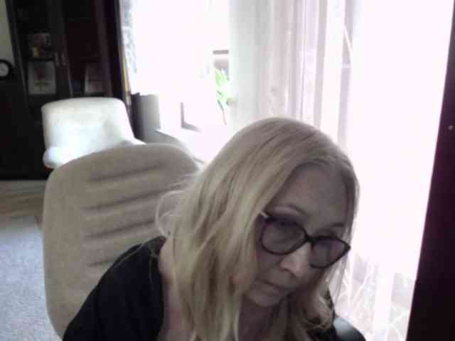 BlondeSofia webcam