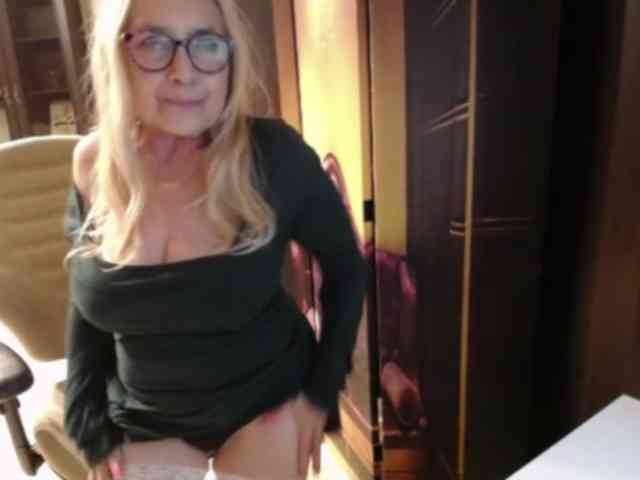 Model: BlondeSofia