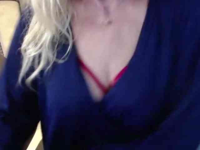 BlondeSofia webcam