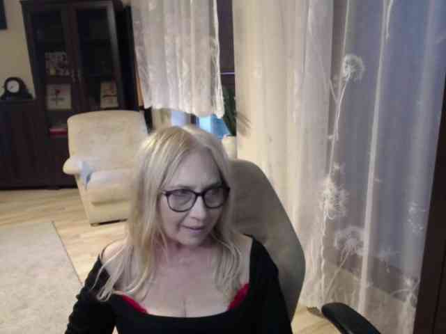 BlondeSofia webcam