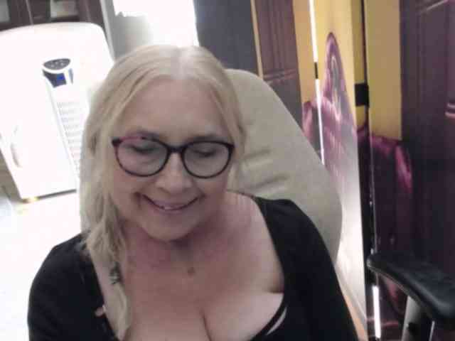 BlondeSofia webcam