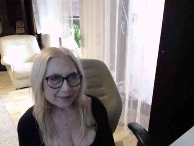 Model: BlondeSofia