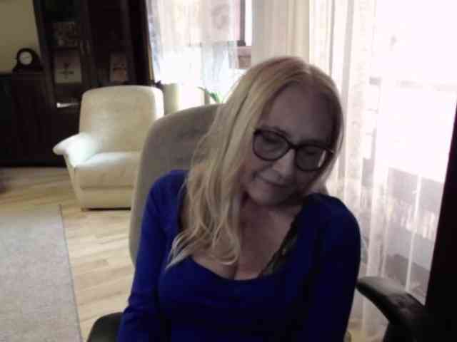 BlondeSofia webcam