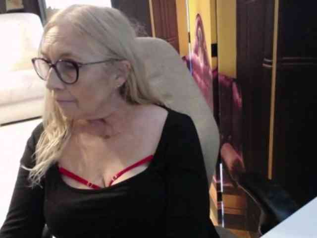 Model: BlondeSofia