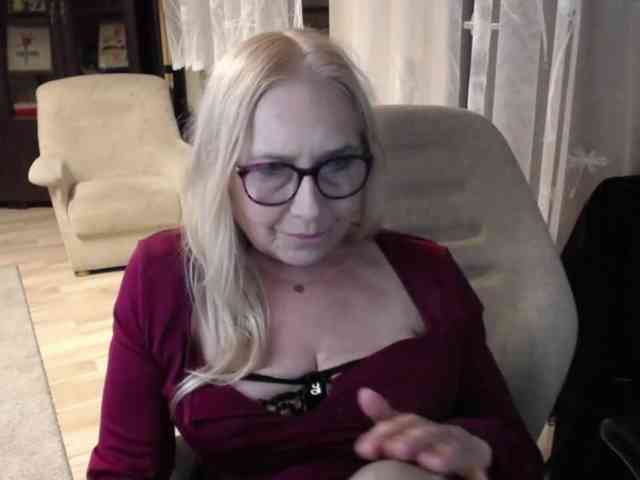 BlondeSofia webcam