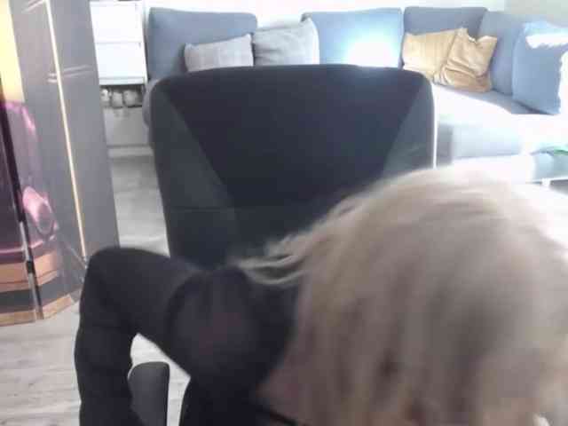 BlondeSofia webcam
