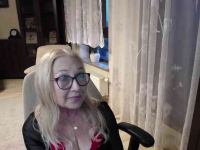 BlondeSofia webcam