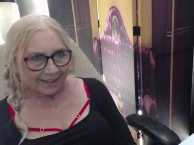 BlondeSofia webcam
