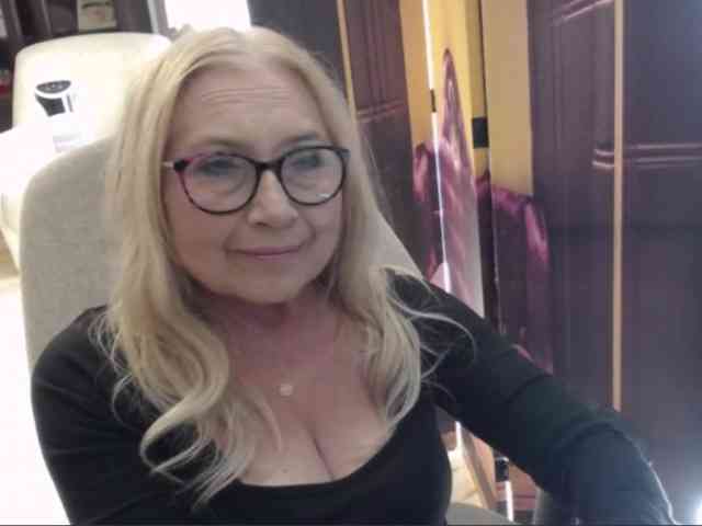 BlondeSofia webcam