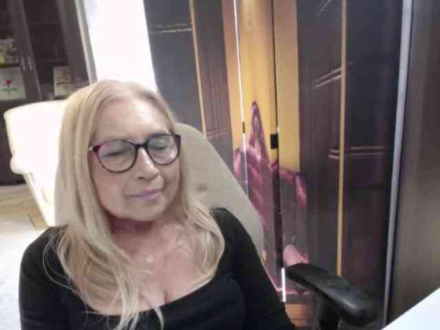 BlondeSofia webcam