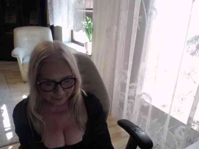 BlondeSofia webcam