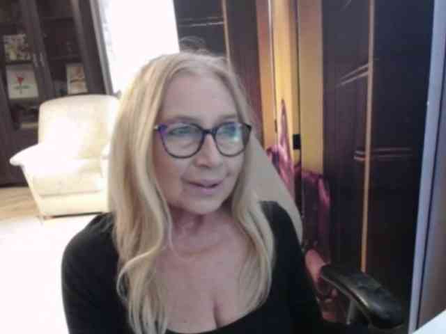 Model: BlondeSofia
