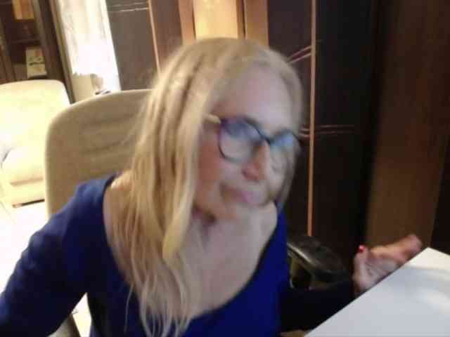 BlondeSofia webcam