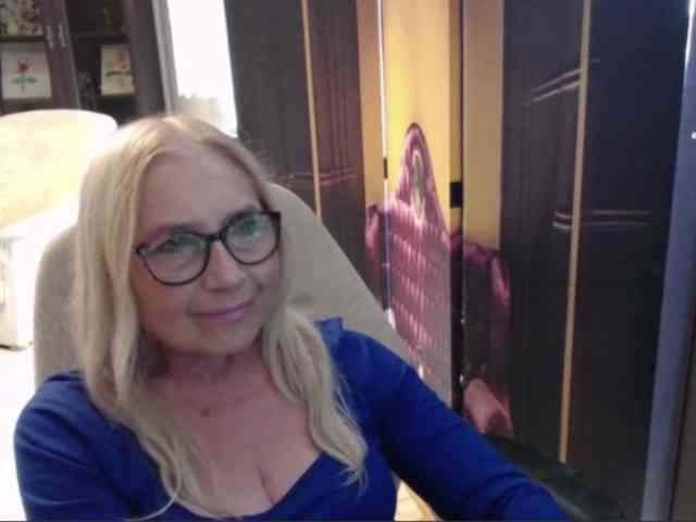 BlondeSofia webcam