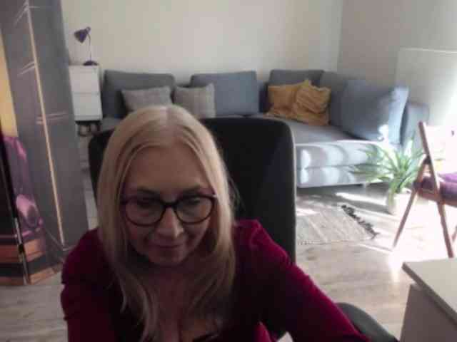 BlondeSofia webcam