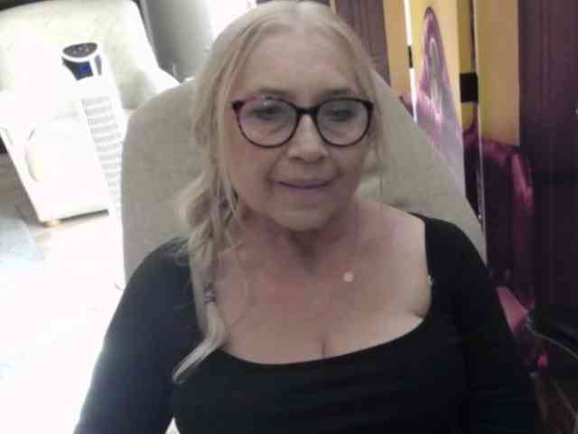 BlondeSofia webcam