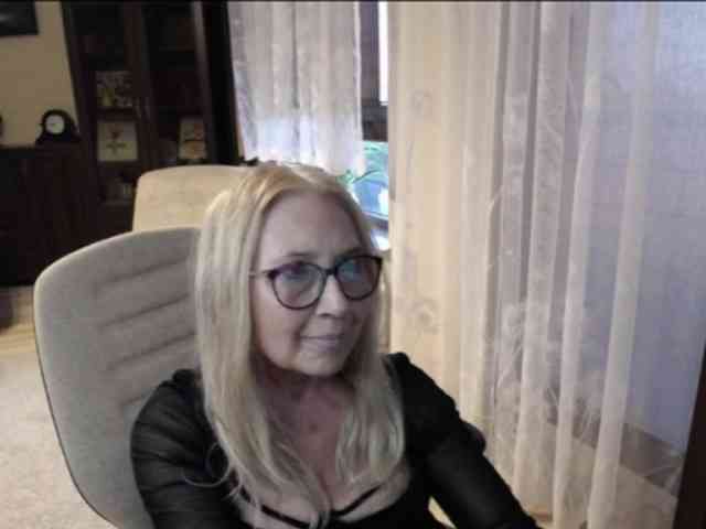 BlondeSofia webcam