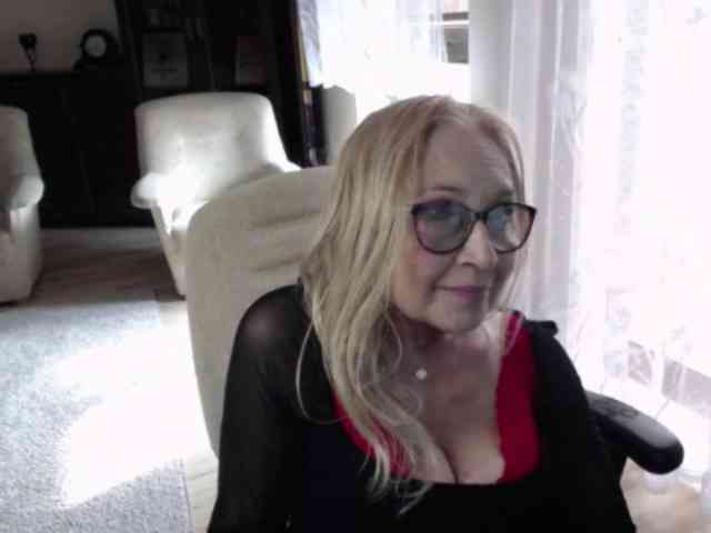 BlondeSofia webcam