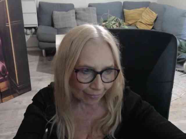 BlondeSofia webcam
