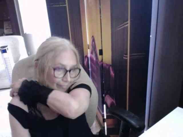 BlondeSofia webcam