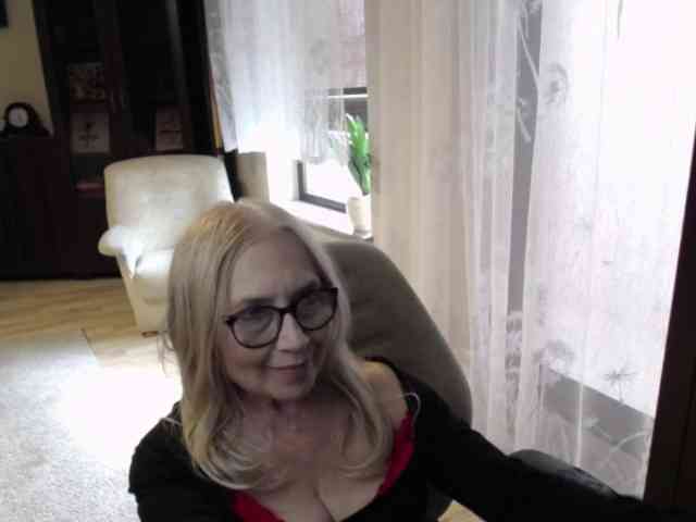 BlondeSofia webcam