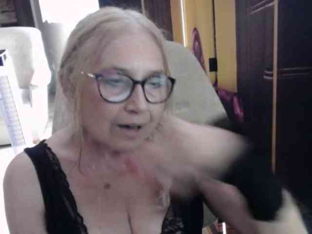 BlondeSofia webcam