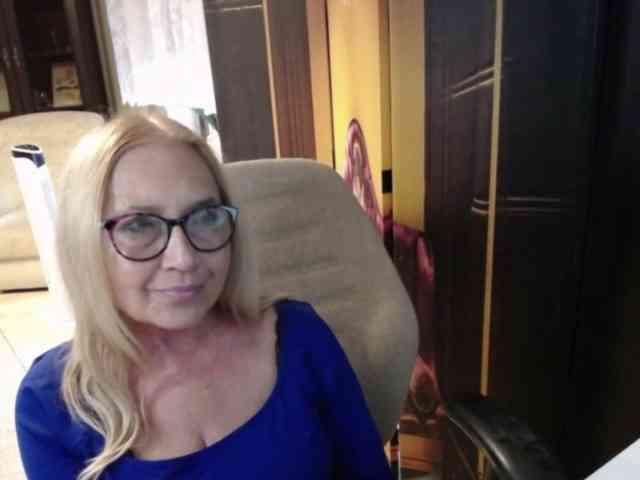 BlondeSofia webcam